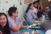 两个人吃瓜的娱乐,揭秘两位吃瓜群众的欢乐时光